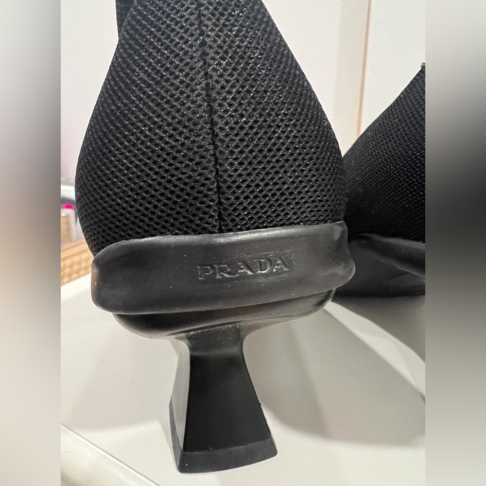 Beautiful Prada shoes - Picture 2 of 4